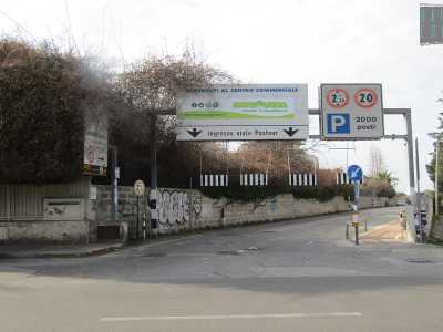 Oggi le giostre si trovano in una zona situata alle spalle di viale Pasteur. Sull�arteria si trova un varco che permette di accedere al centro commerciale Mongolfiera